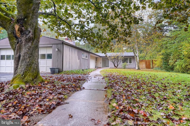 single story home featuring a garage