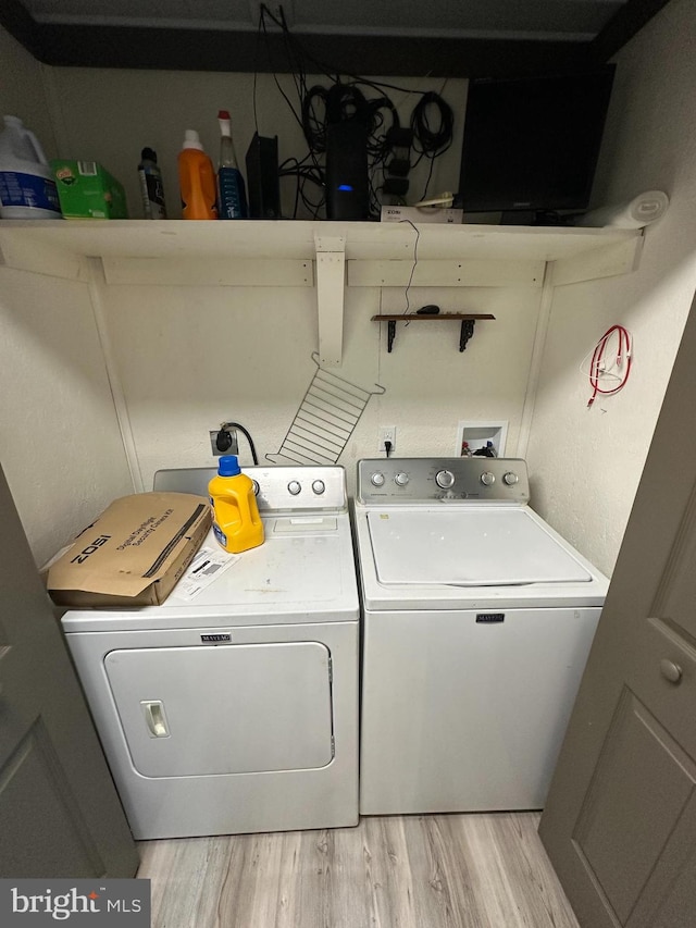 laundry area featuring light wood-type flooring and washing machine and dryer