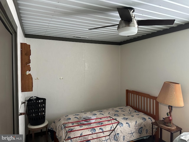 bedroom with ceiling fan