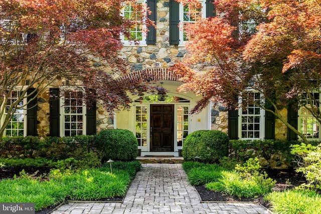 view of property entrance