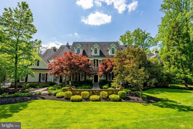 view of front of home with a front yard