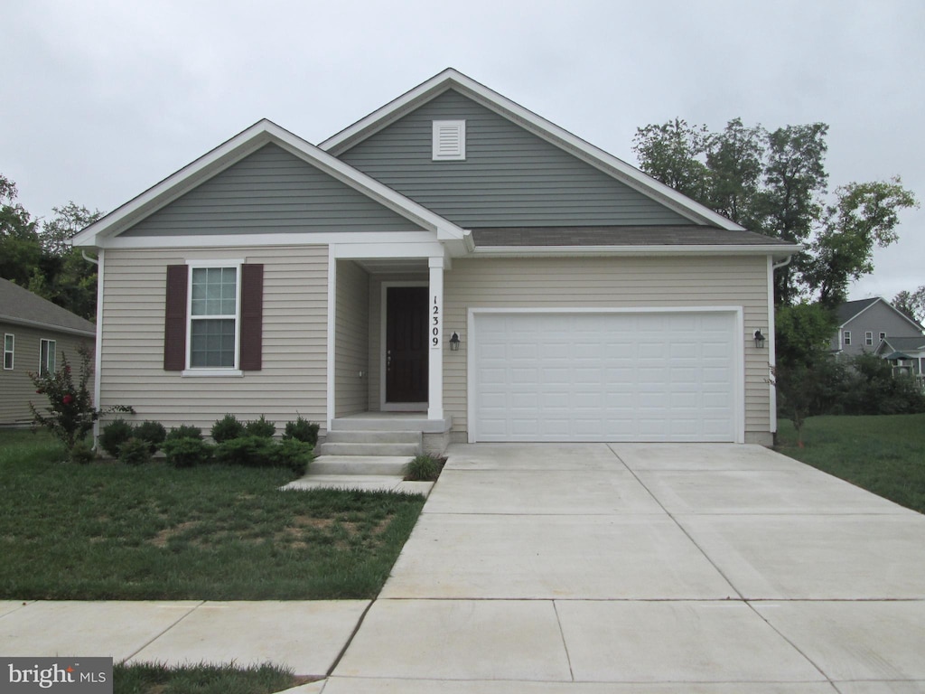 view of front of property featuring a front lawn and a garage