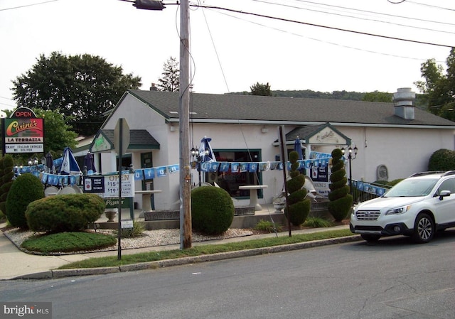 view of front of property