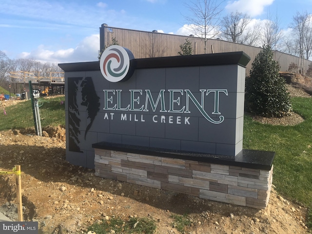 view of community / neighborhood sign