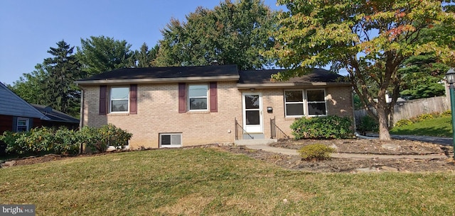 view of front of property featuring a front yard