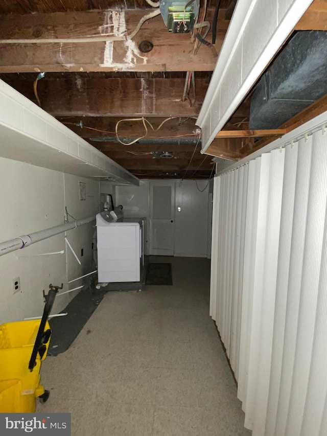 basement with washer / dryer