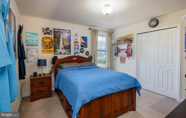 carpeted bedroom featuring a closet