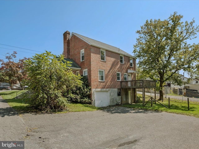 view of front facade featuring a garage