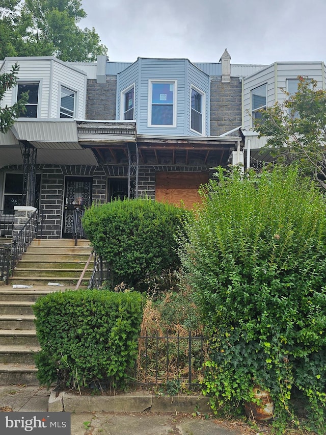 view of front facade featuring covered porch