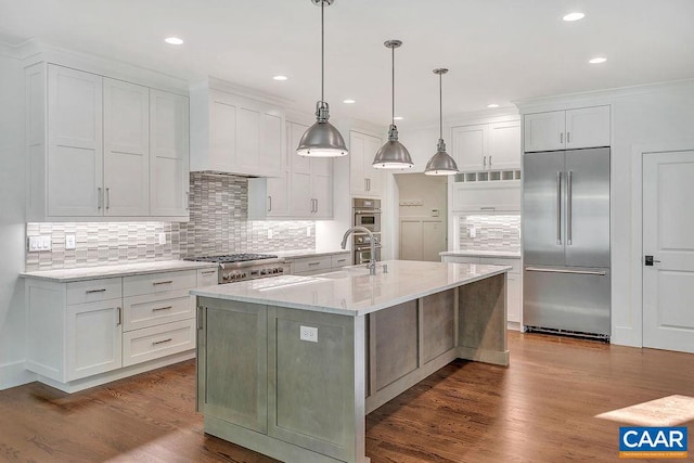 kitchen featuring stainless steel appliances, white cabinetry, a center island with sink, and sink