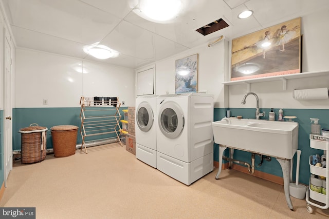 laundry area featuring sink, cabinets, and washing machine and clothes dryer