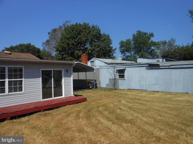 view of yard featuring a carport