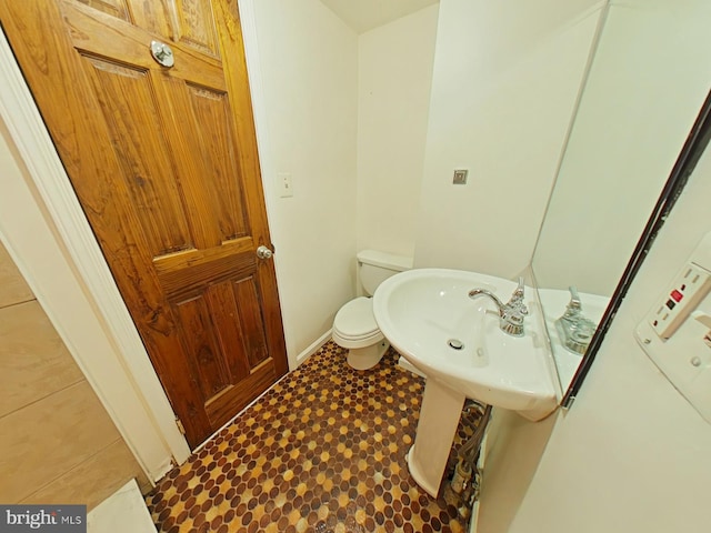 bathroom featuring toilet