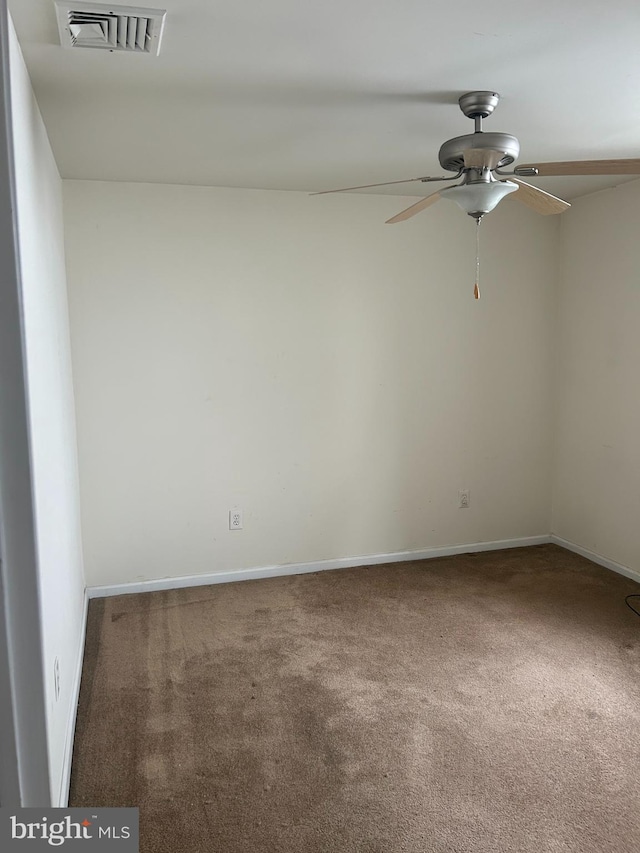 unfurnished room featuring ceiling fan and carpet flooring