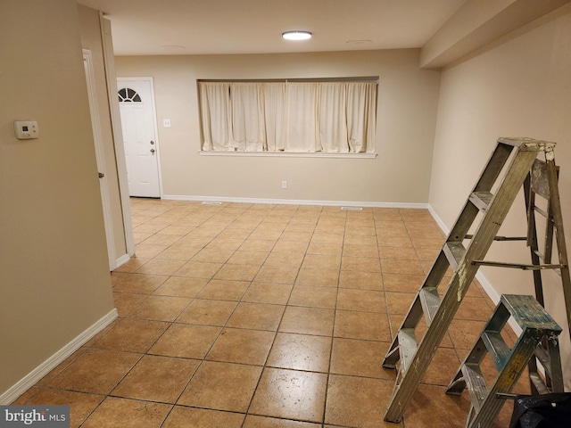 empty room featuring light tile patterned flooring