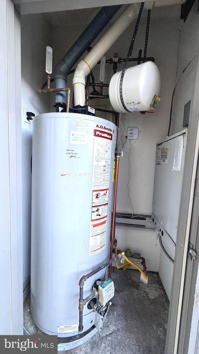 423 Carson Ter, Huntingdon Valley, PA 19006 - utility room with gas water heater