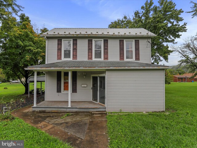 view of front facade featuring a front yard and covered porch