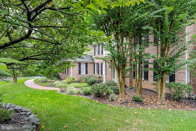 view of side of property featuring a lawn