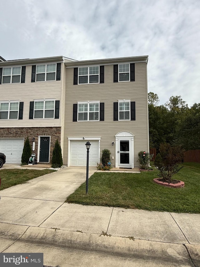 view of front of home featuring a garage and a front yard