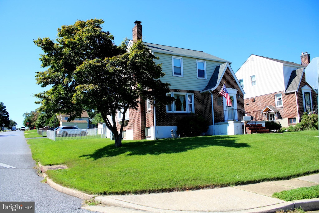 view of front of home with a front yard