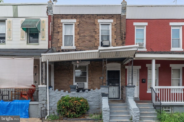 townhome / multi-family property featuring a porch