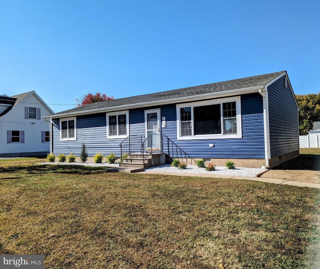 view of front facade featuring a front lawn