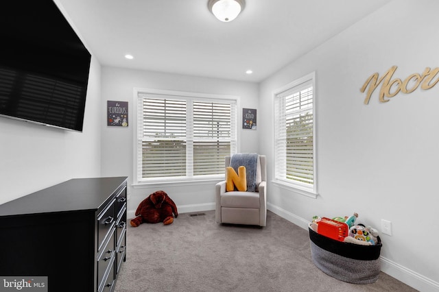 living area featuring carpet floors, recessed lighting, and baseboards