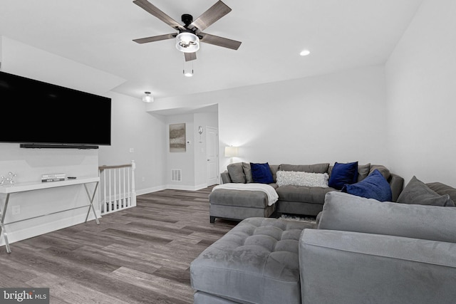 living area with recessed lighting, wood finished floors, a ceiling fan, visible vents, and baseboards