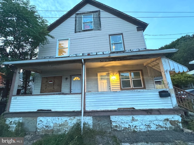 view of front of property featuring covered porch