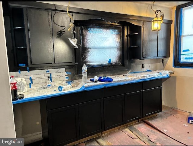 bathroom featuring decorative backsplash