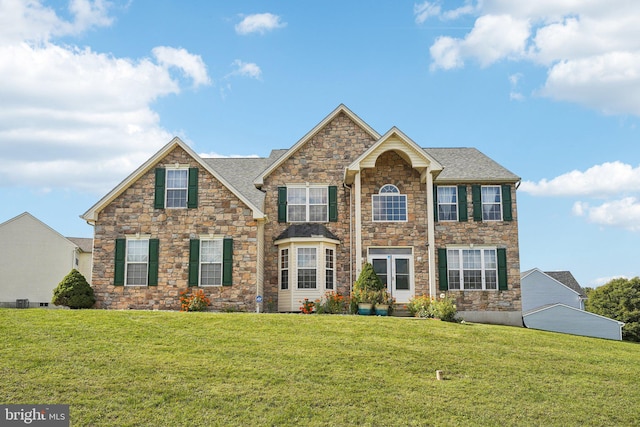 view of front of home featuring a front yard