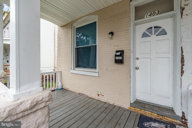 doorway to property with covered porch