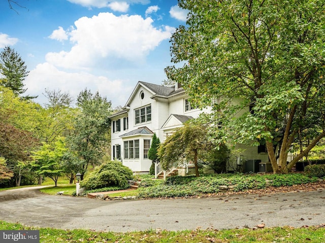 view of front of house