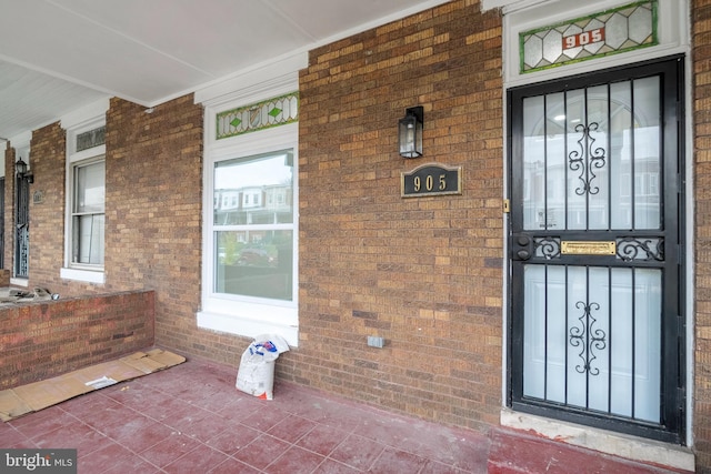 property entrance featuring covered porch