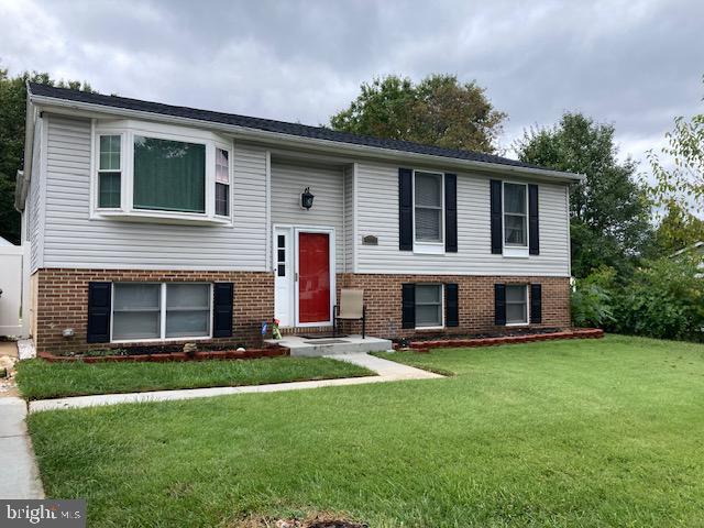 bi-level home with a front yard