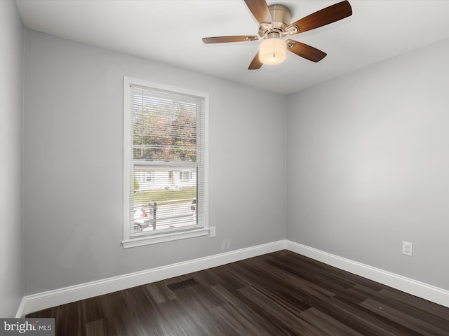 unfurnished room with dark wood-type flooring and ceiling fan