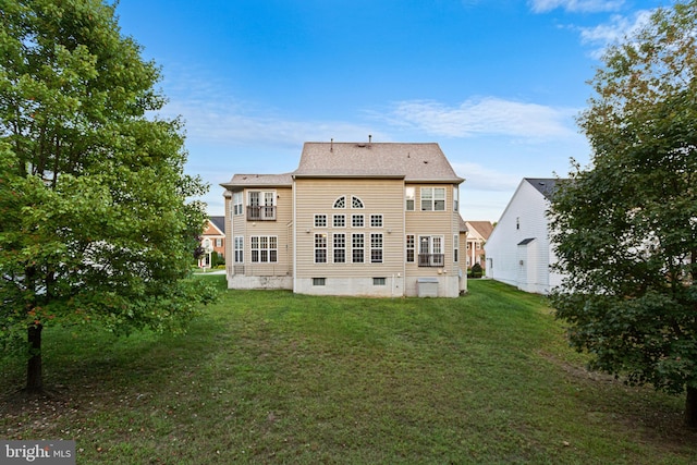 back of house featuring a yard