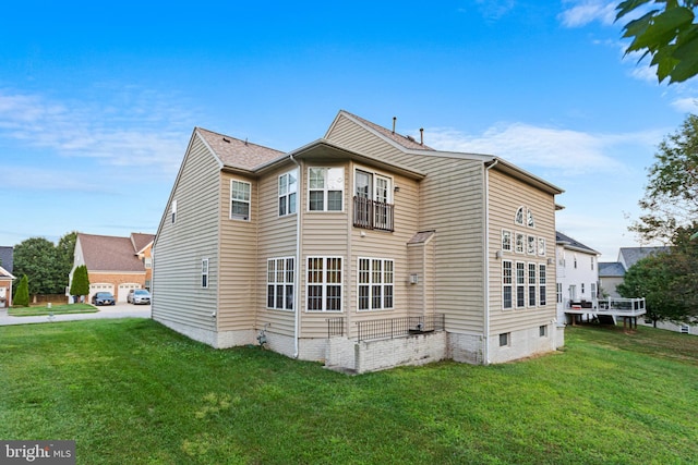 back of house featuring a yard