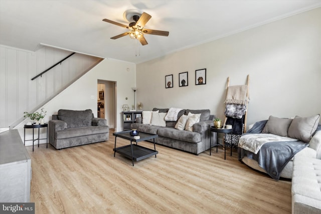 living room featuring light hardwood / wood-style flooring, ceiling fan, and crown molding