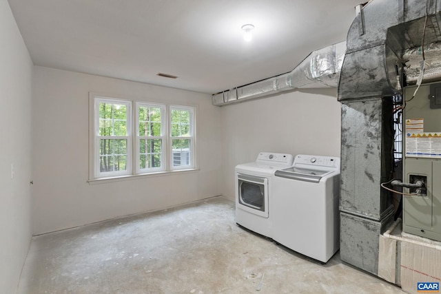 washroom with independent washer and dryer and heating unit