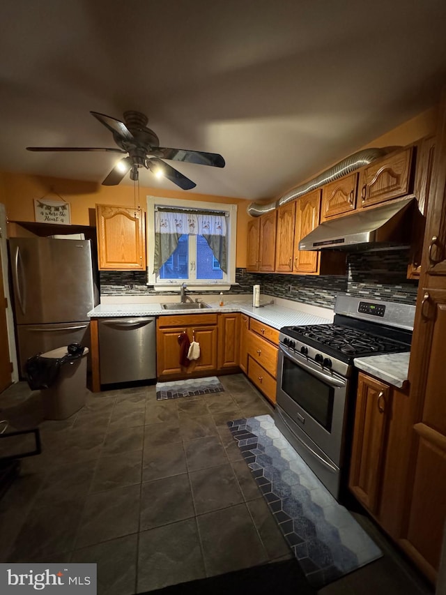 kitchen with ceiling fan, stainless steel appliances, sink, and tasteful backsplash