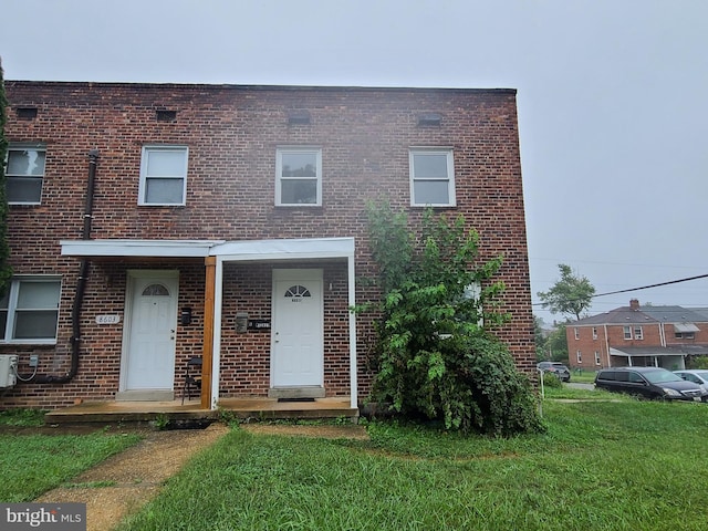 view of property featuring a front yard