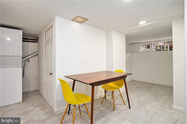 dining space with stacked washer and clothes dryer