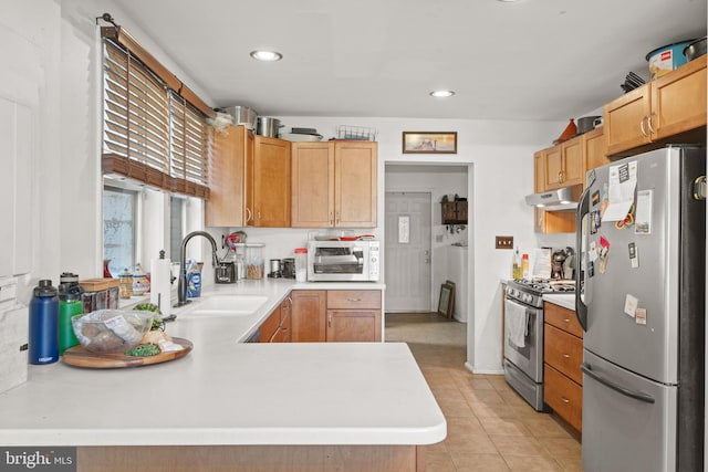 kitchen with stainless steel appliances, kitchen peninsula, sink, and light tile patterned floors