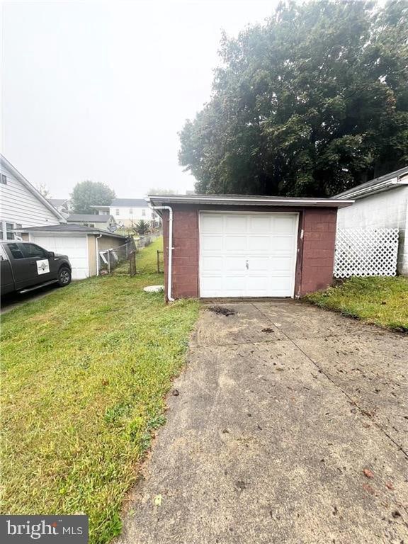 garage featuring a lawn