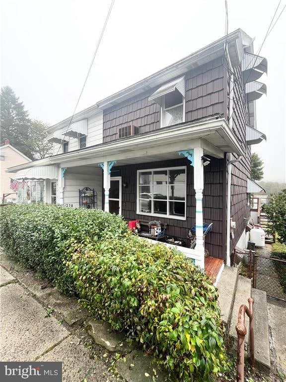 view of front of home with covered porch