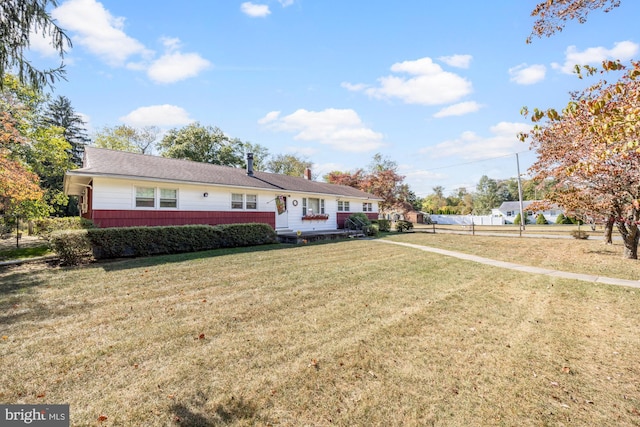 single story home featuring a front yard