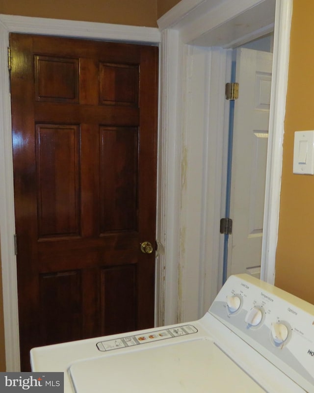 washroom featuring washer / dryer