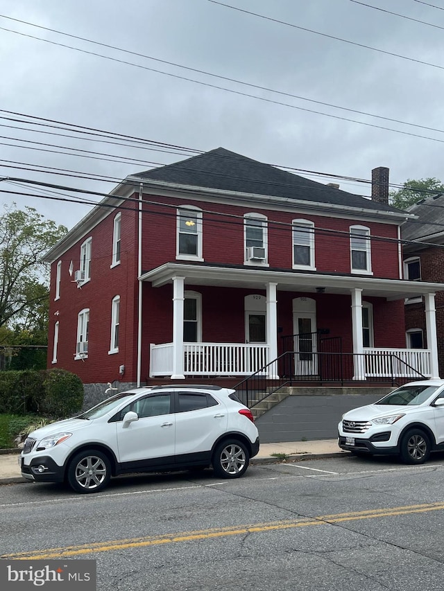 view of front of property with covered porch