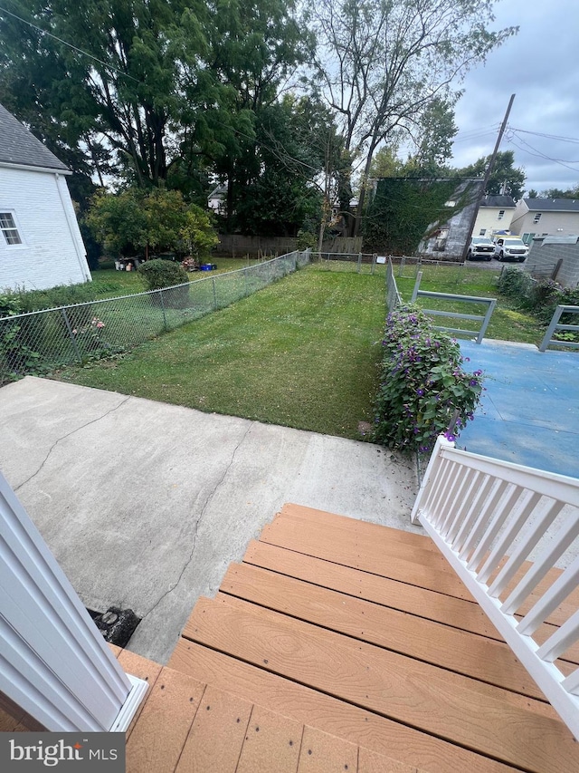 view of yard with a patio area